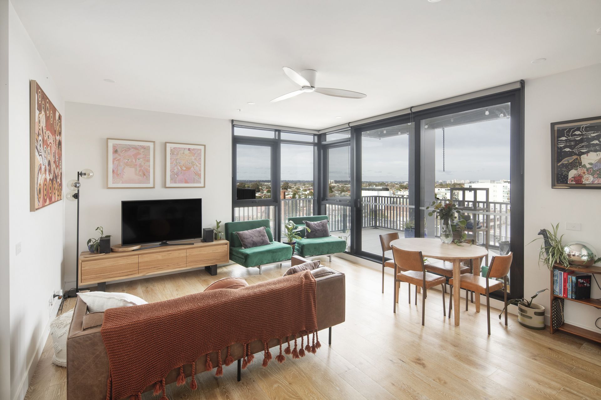 Modern Two Bedroom Overlooking the City Skyline