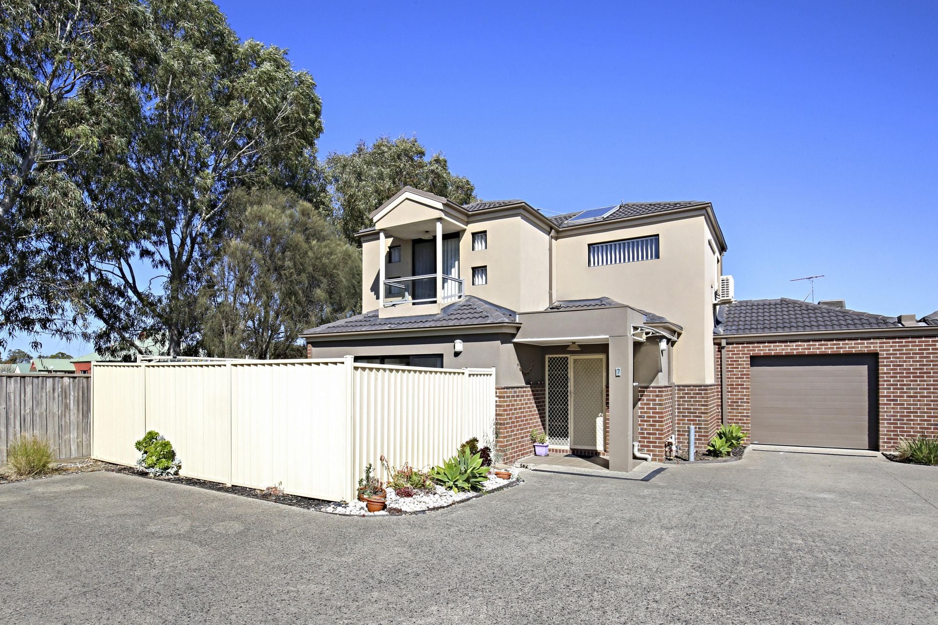 Enticing Living With Next To No Maintenance