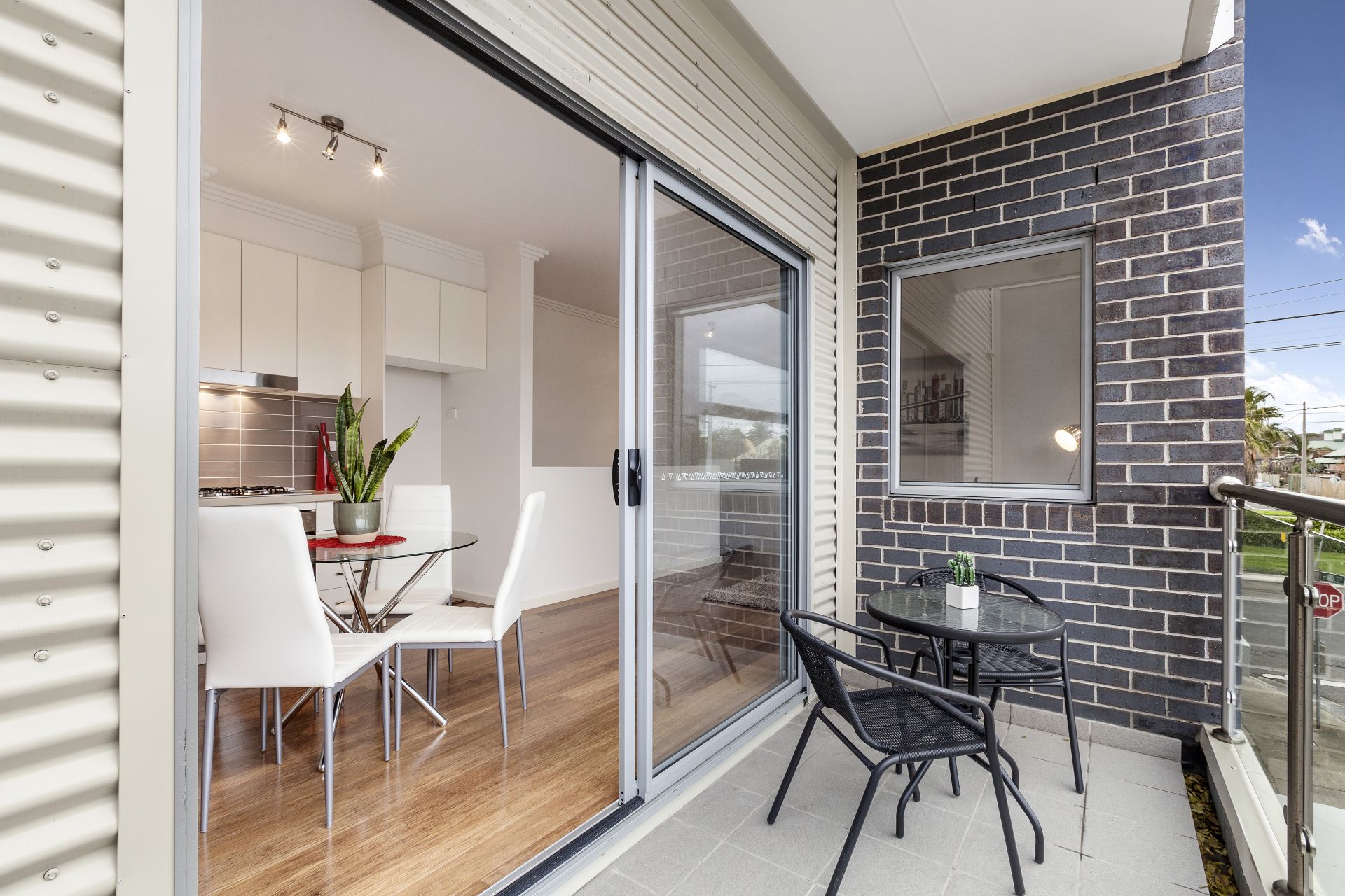 Thornbury Loft Style Apartment!