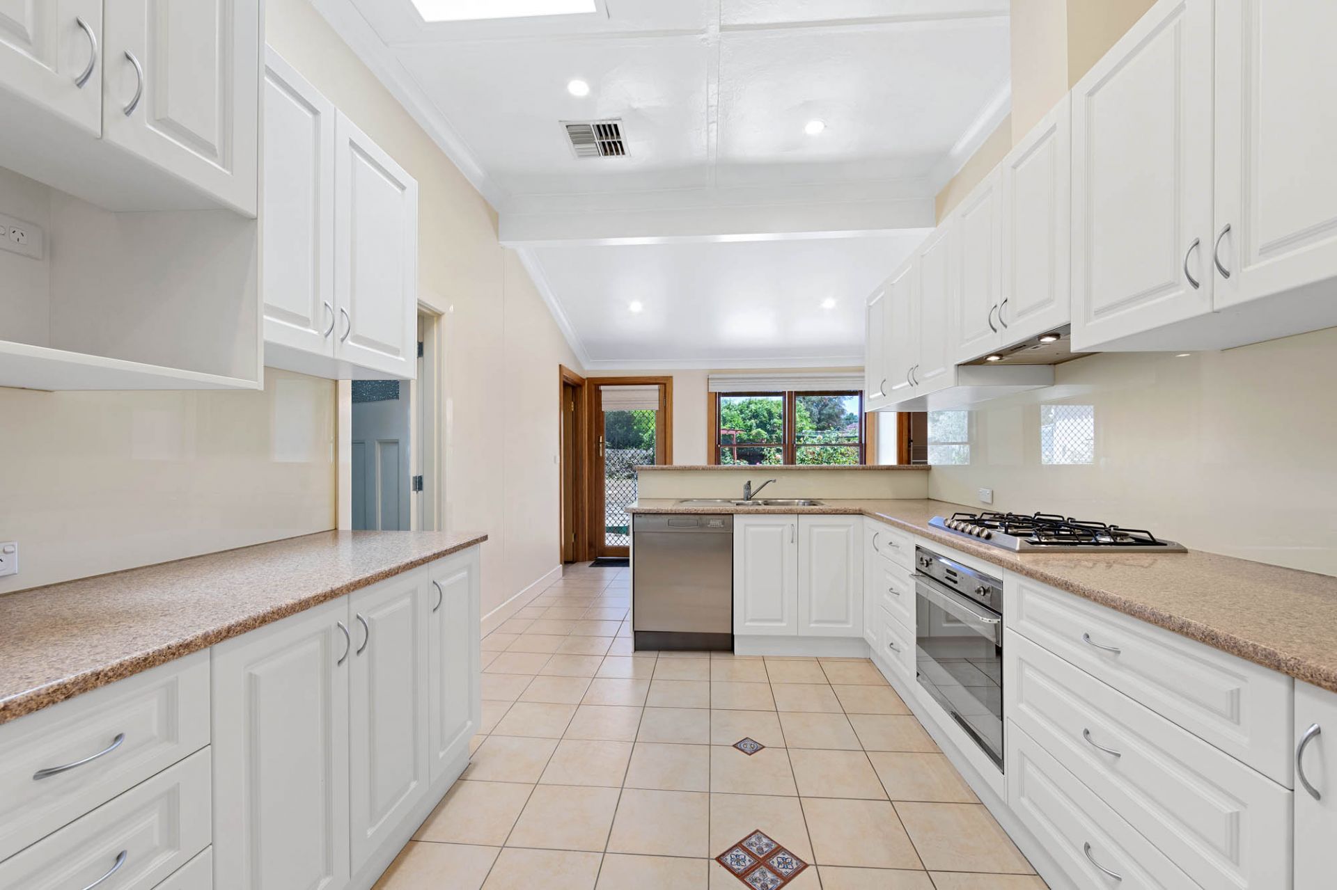 5 Hillside Avenue, Bentleigh - Thumbnail 3