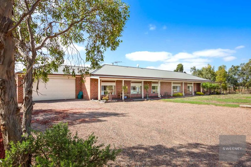 10 Parkside Drive, Hopetoun Park Sweeney Estate Agents
