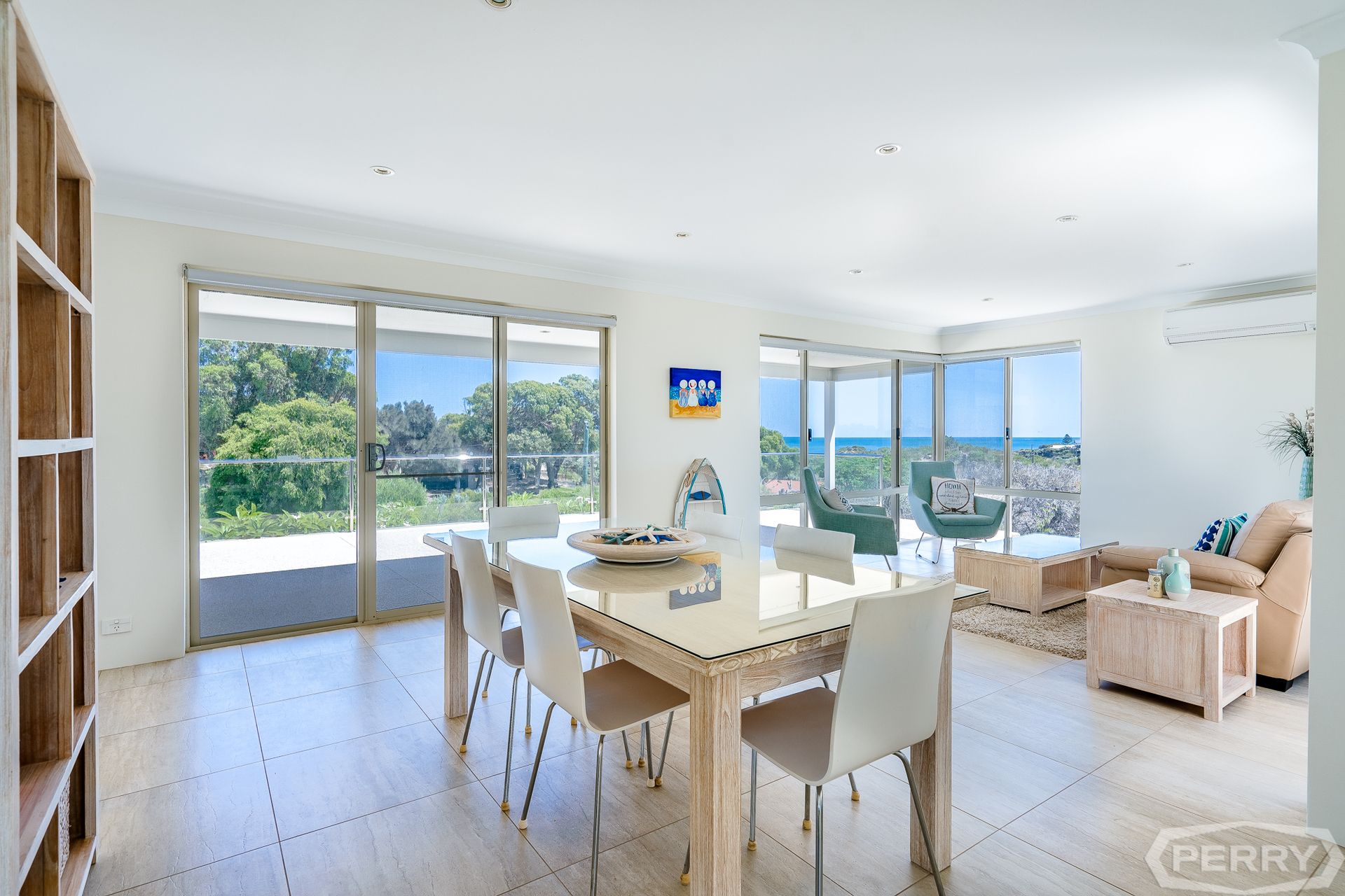 11 Oceanic Drive, Dawesville H.& N. PERRY