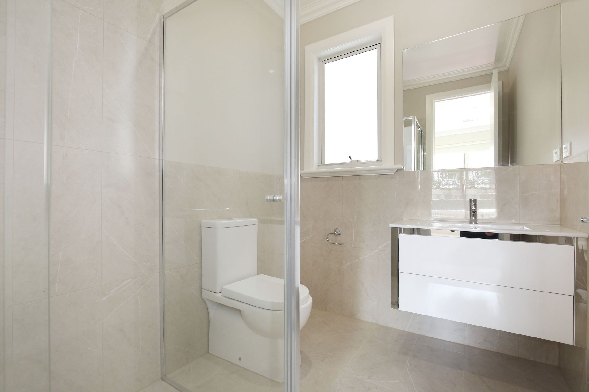 CONTEMPORARY ELEGANCE & STYLE