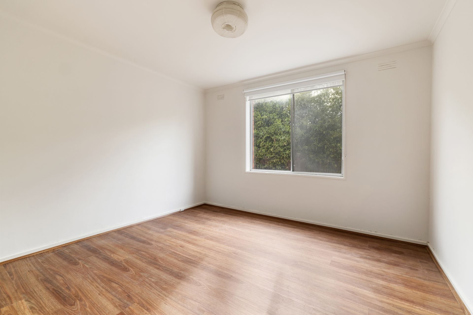 Ground Floor, 2 Bedroom Apartment on Pender Street