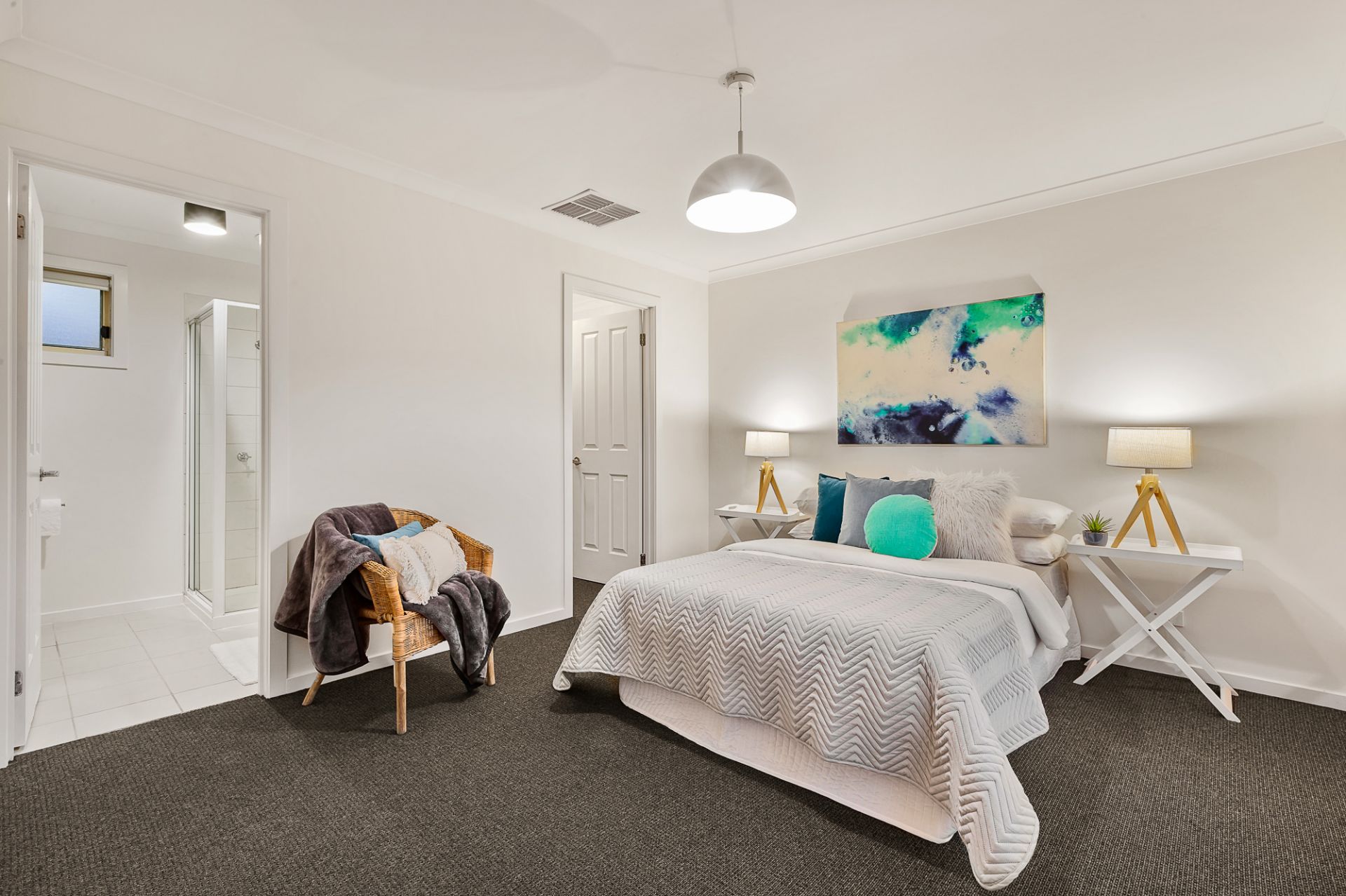 IMPRESSIVE TOWNHOUSE AND THE PERFECT LOCATION