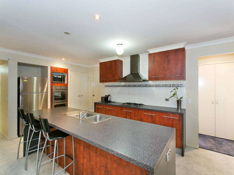 21 Edgbaston Parade, Caroline Springs - Thumbnail 3