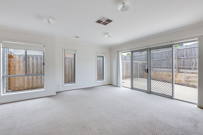 4/11-15 Silverdale Drive, Bacchus Marsh - Thumbnail 4