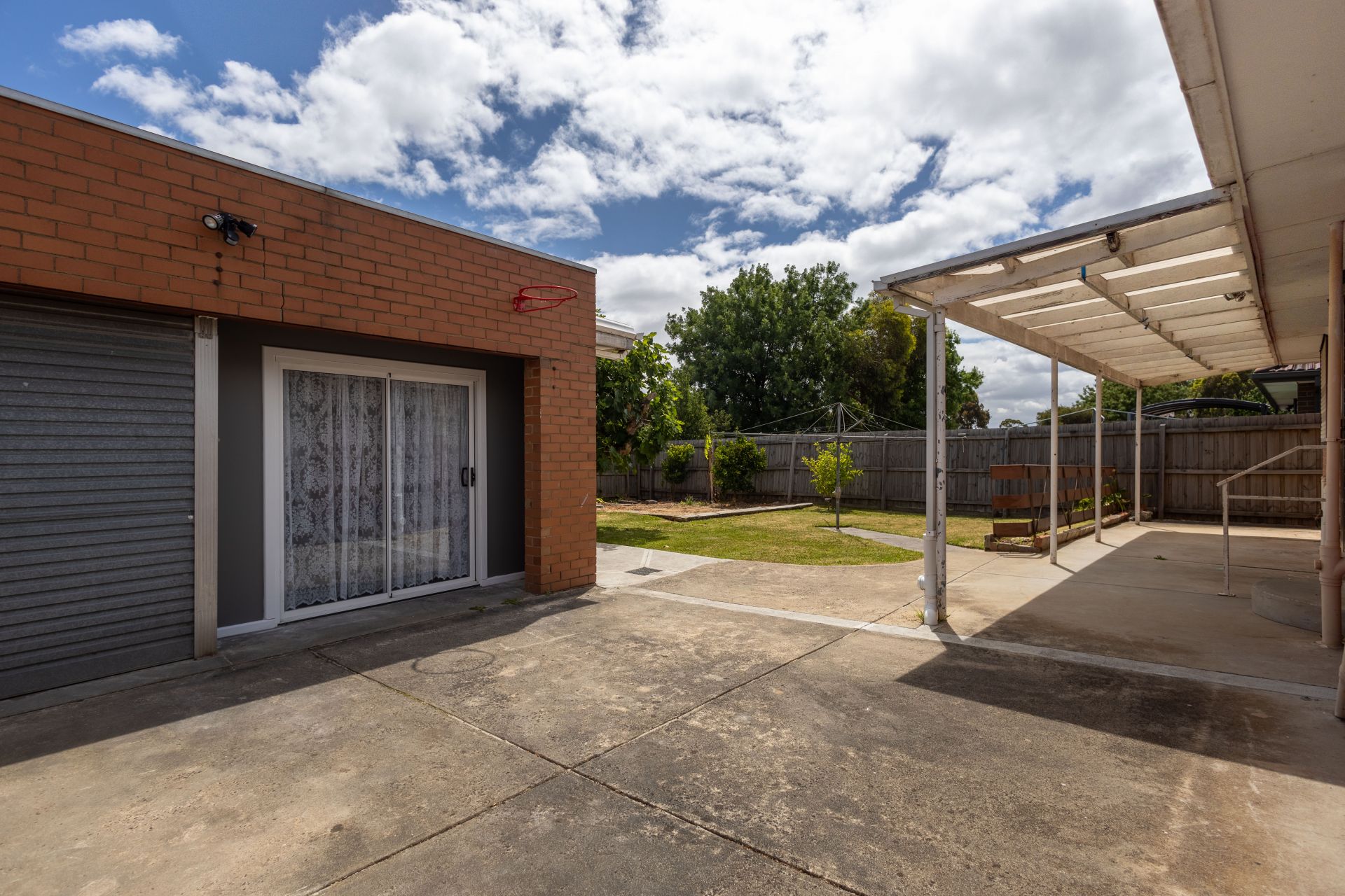 Charming 3-Bedroom Home – Perfect for Families, Convenient Location!
