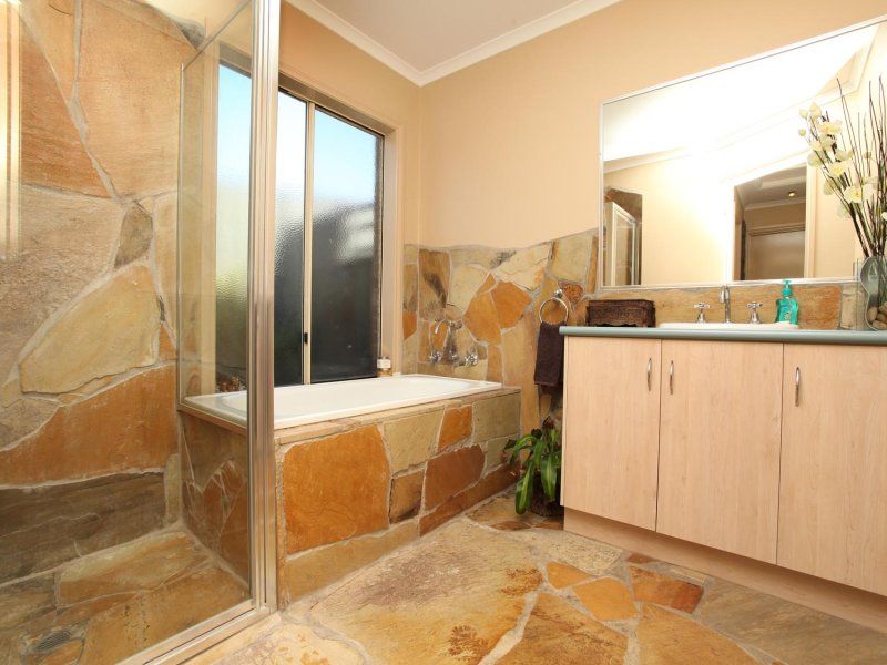 27 Paringa Way, Burnside - Thumbnail 8