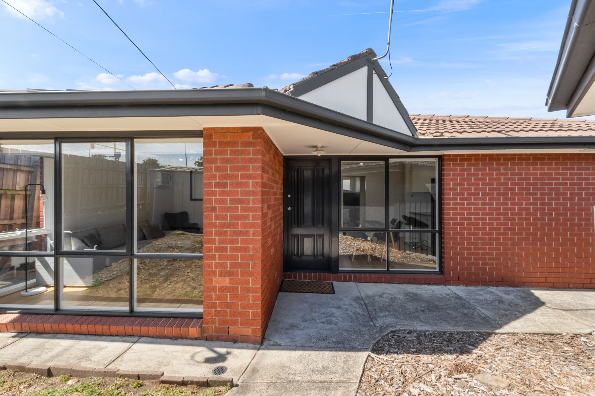 Stunning unit in ideal locale