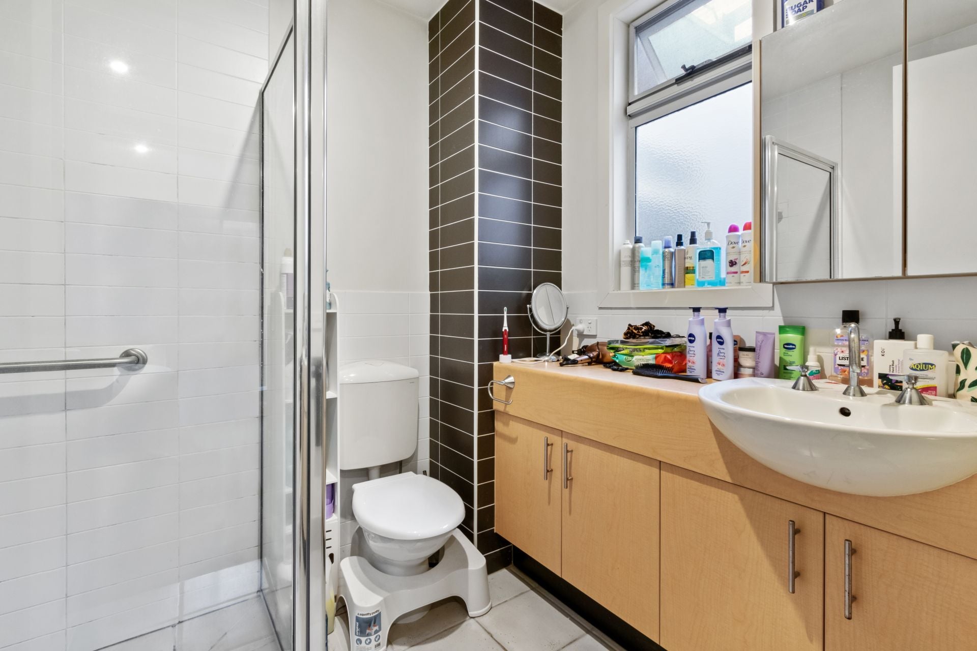 SPACIOUS, COMFORTABLE & LOCATION....