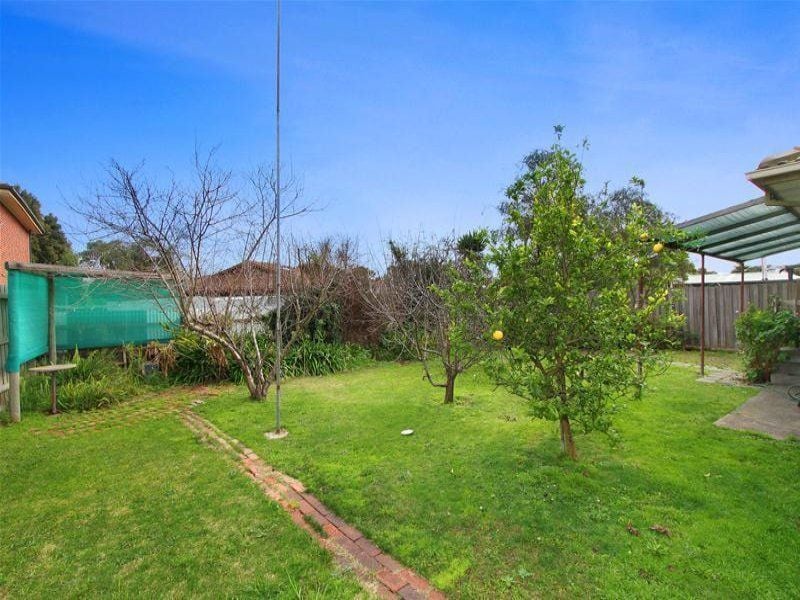WALK TO EVERYTHING- FANTASTIC LOCATION!