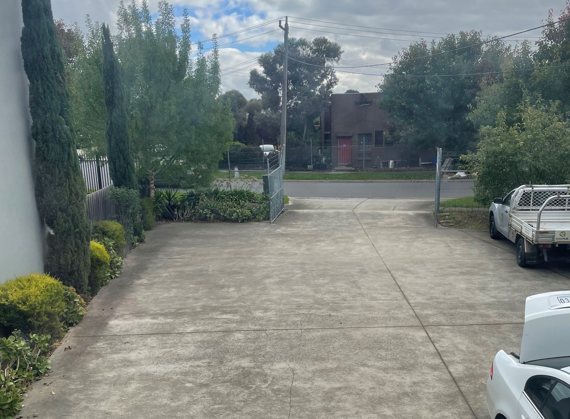PRIME LOCATION, MOVE STRAIGHT IN