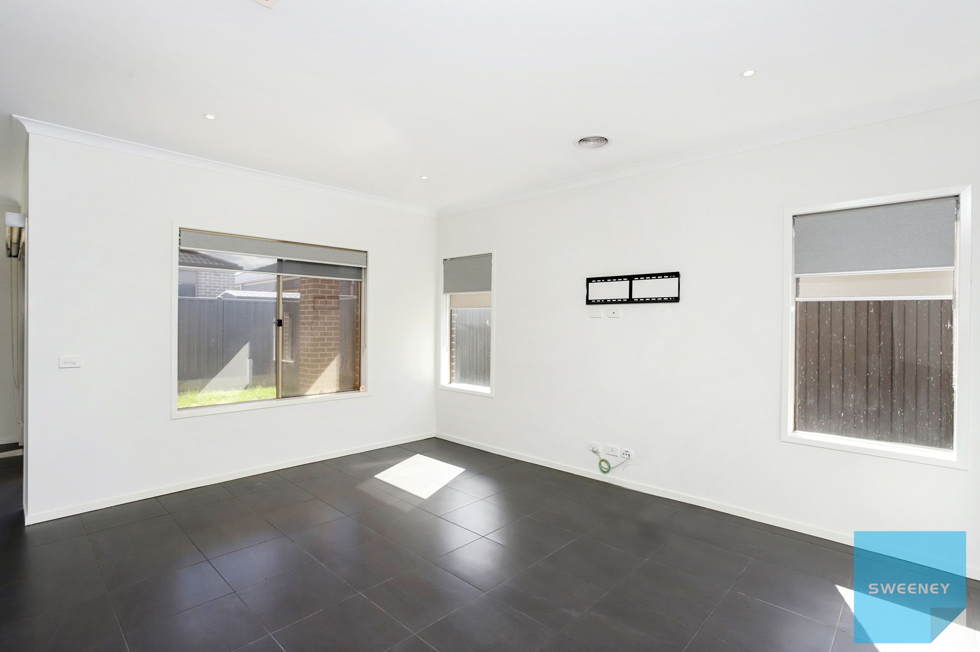 14 Luxor Drive, Fraser Rise - Thumbnail 7