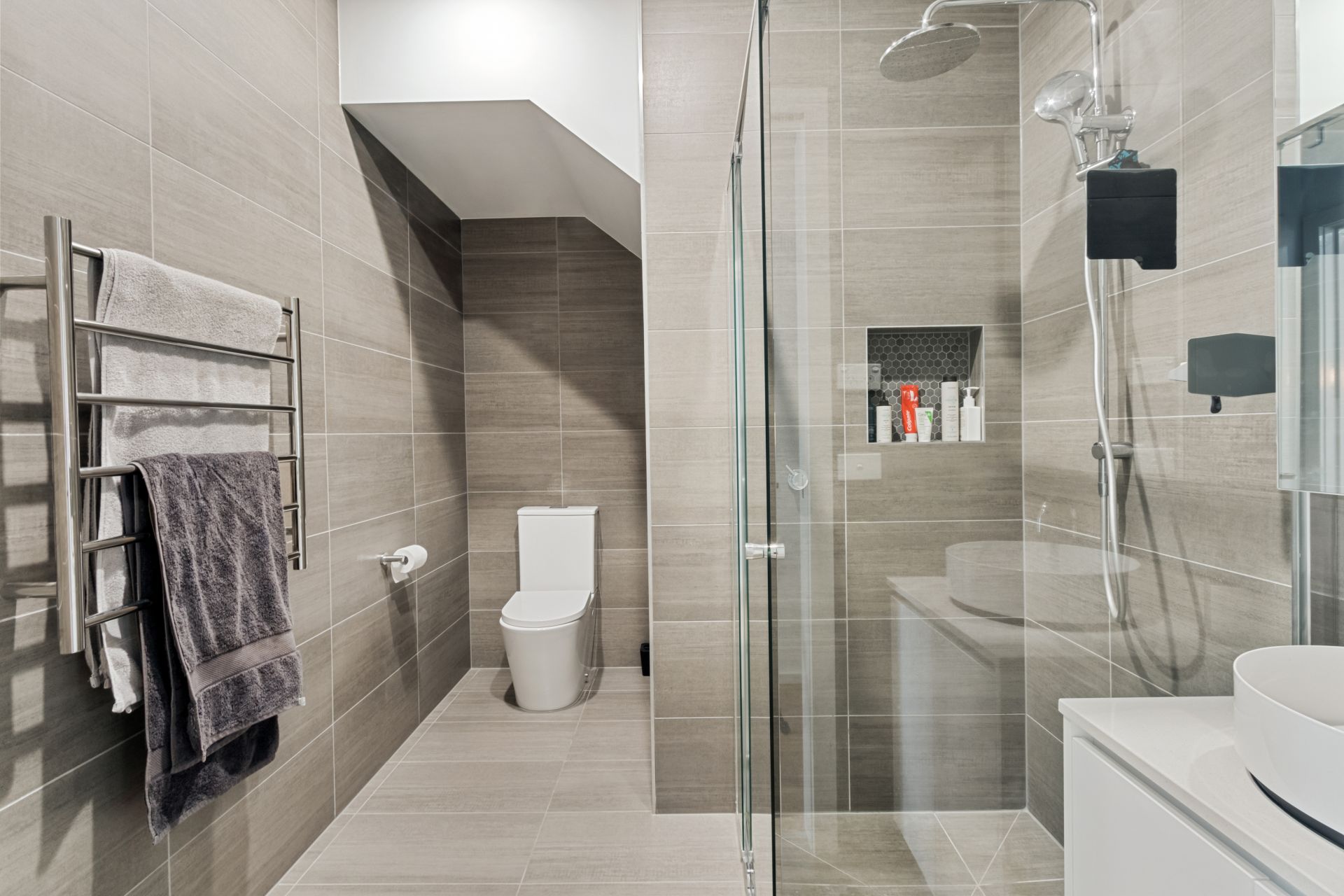 Stylish 2-Bedroom Townhouse in Prime Reservoir Location