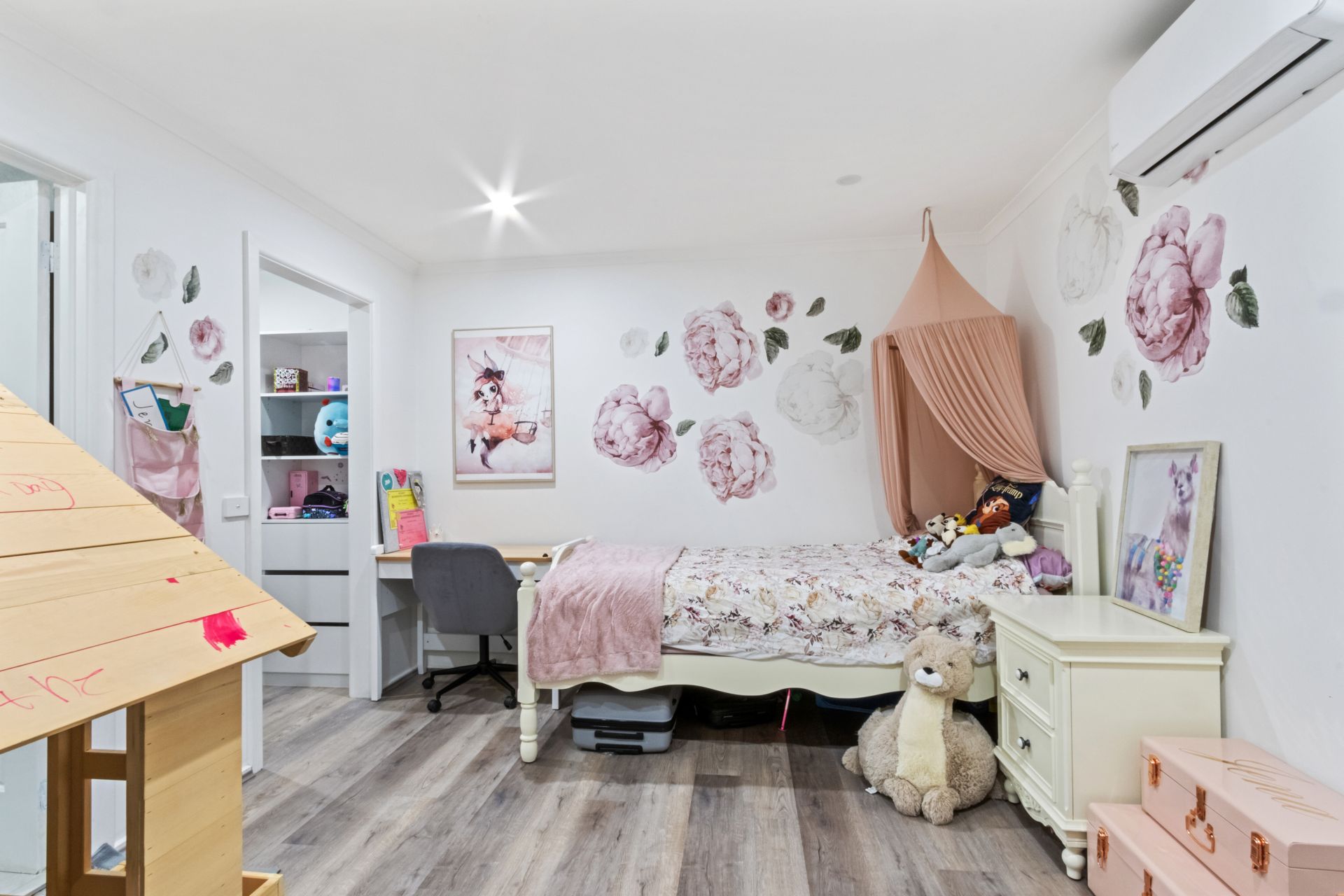 WELCOME TO YOUR MODERN SANCTUARY, WHERE LUXURY MEETS CONVENIENCE AT EVERY TURN