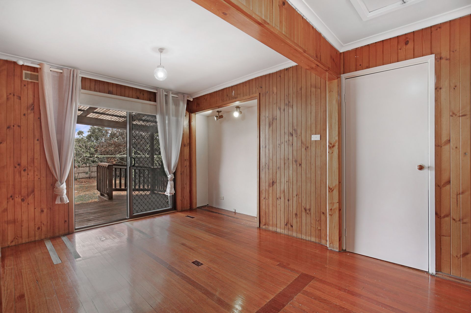 WELL PRESENTED FAMILY HOME!