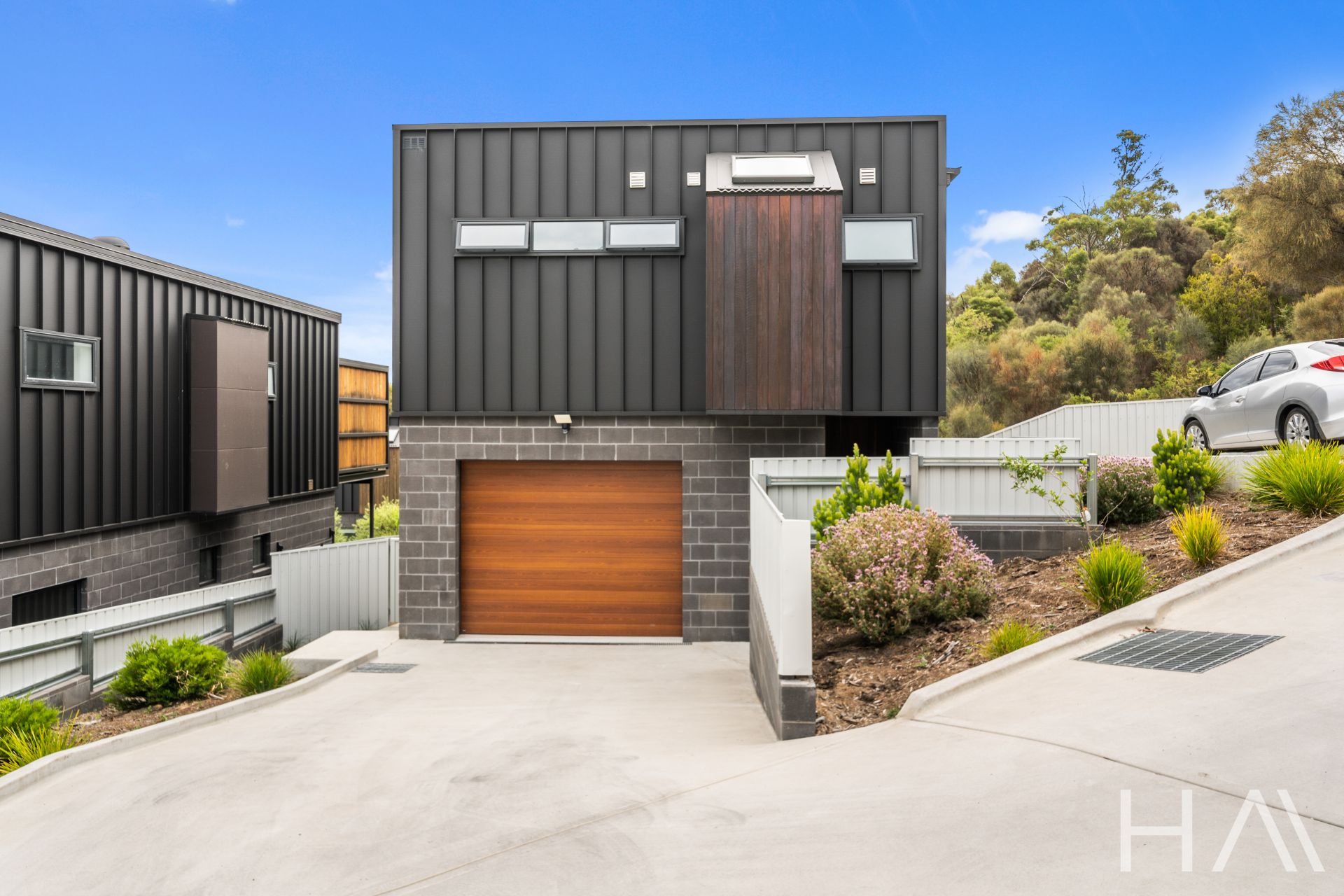 12/1 Cologne Drive Oakdowns, Oakdowns - Thumbnail 3