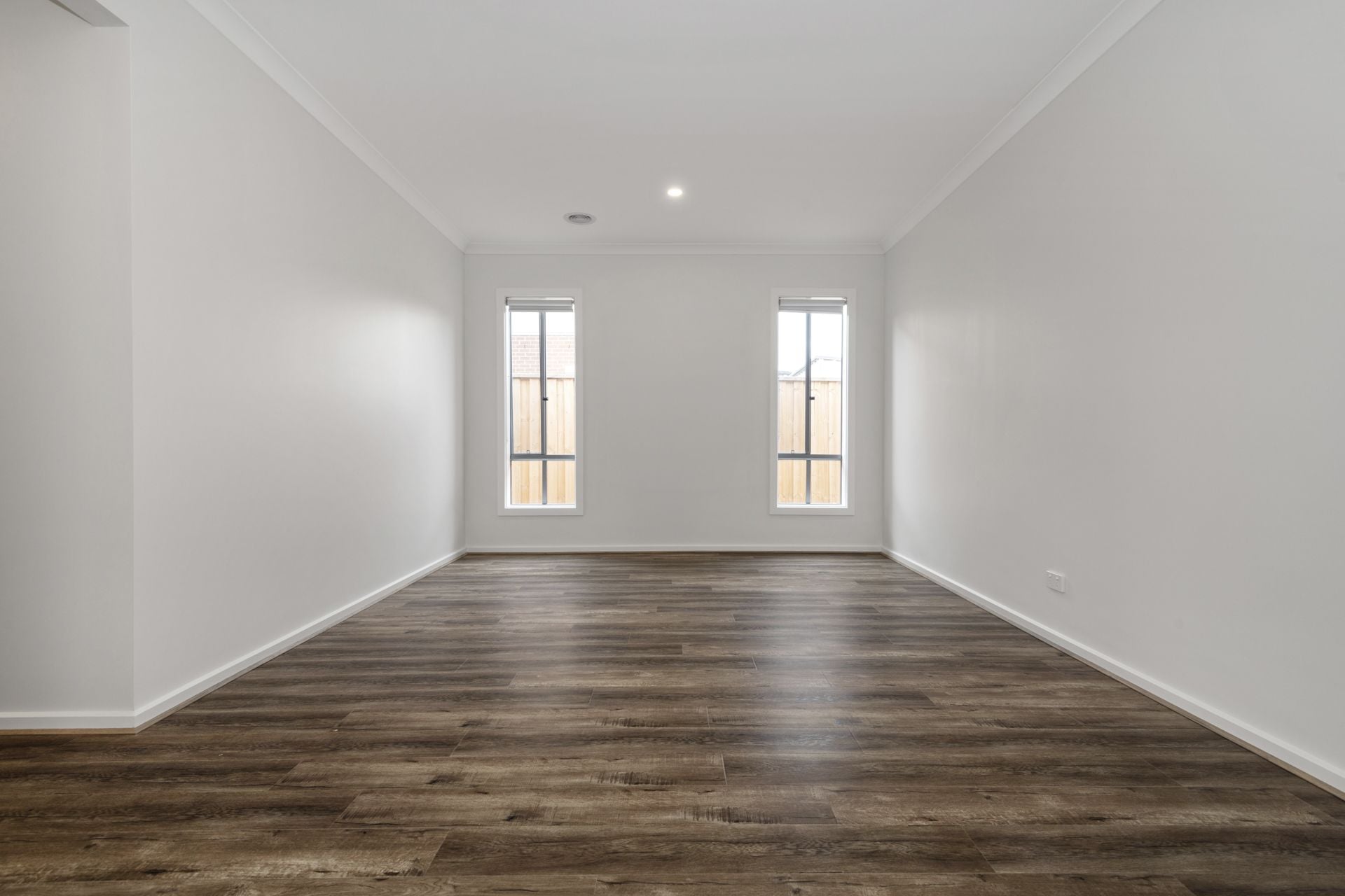 WALKING DISTANCE TO AURORA VILLAGE & HARVEST HOME PRIMARY SCHOOL
