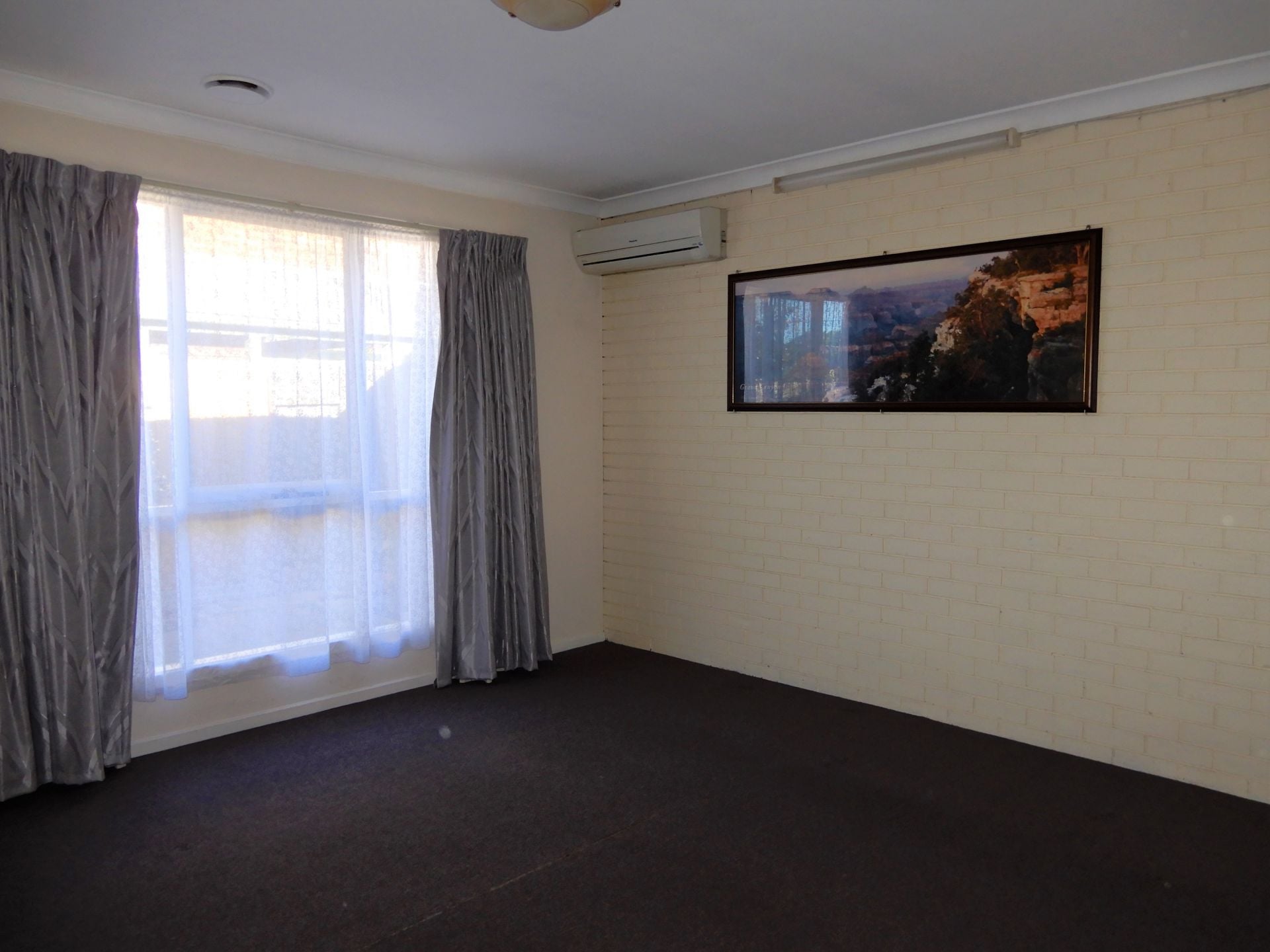 Prime Location In Thornbury!!!
