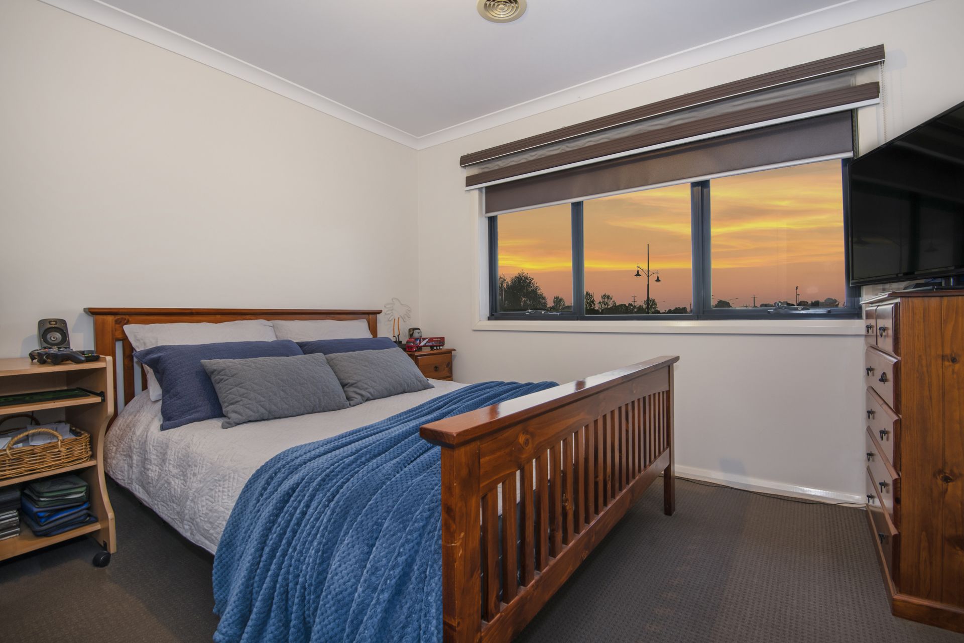 GREAT FAMILY HOME  - DUAL CORNER ACCESS