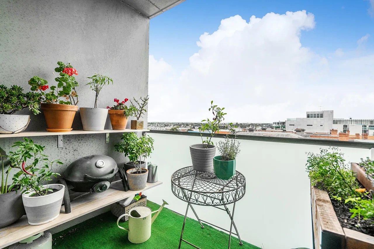 Modern 2-Bedroom Apartment in Northcote