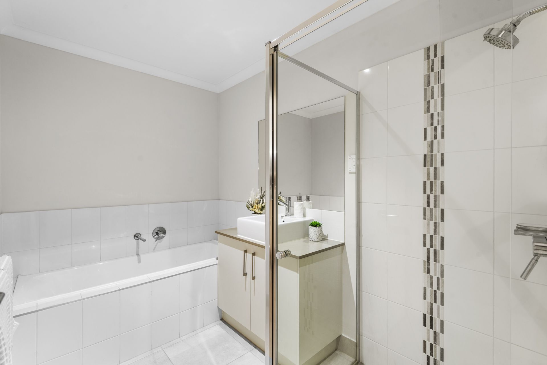Immaculate Modern Home, Prime Location