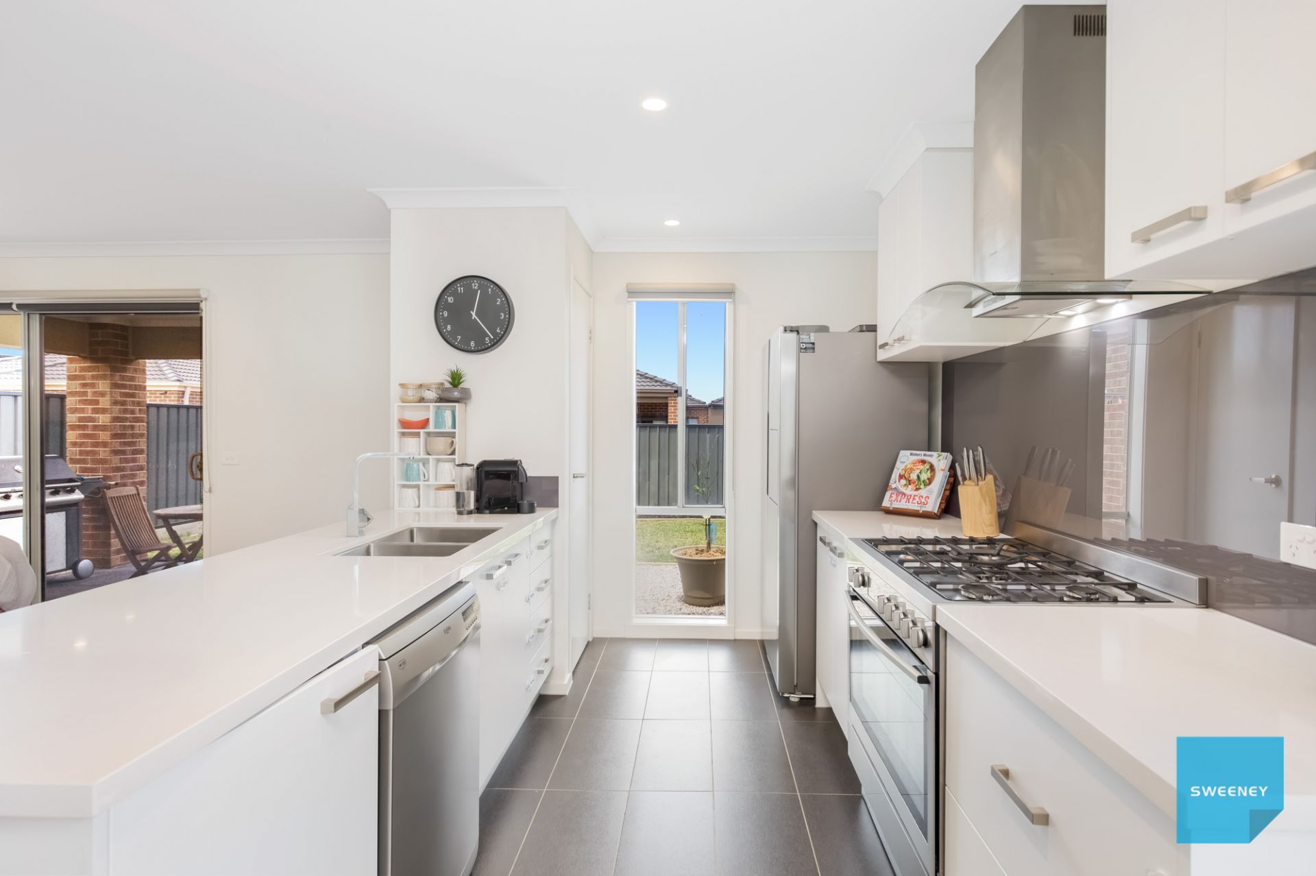 73 Orbis Avenue, Fraser Rise - Thumbnail 4