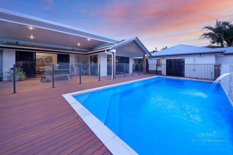 Stunning Resort-Inspired Family Entertainer On 1 Acre
