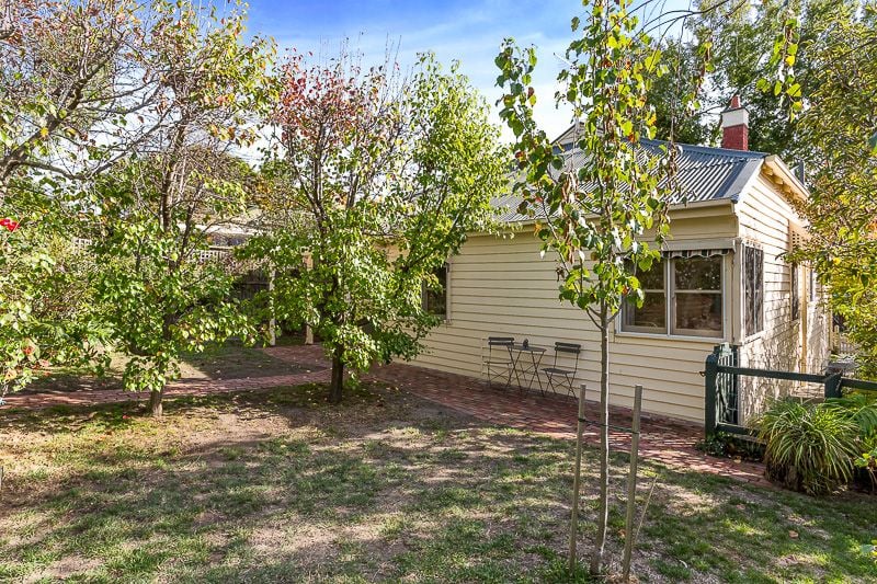 Edwardian Charm In Ivanhoe