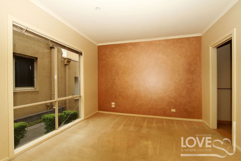 3 BEDROOM TOWNHOUSE IN A PRIME LOCATION ***APPROVED APPLICATION PENDING***