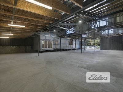 OFFICE/WAREHOUSE FREESTANDER WITH MAJOR EXPOSURE!