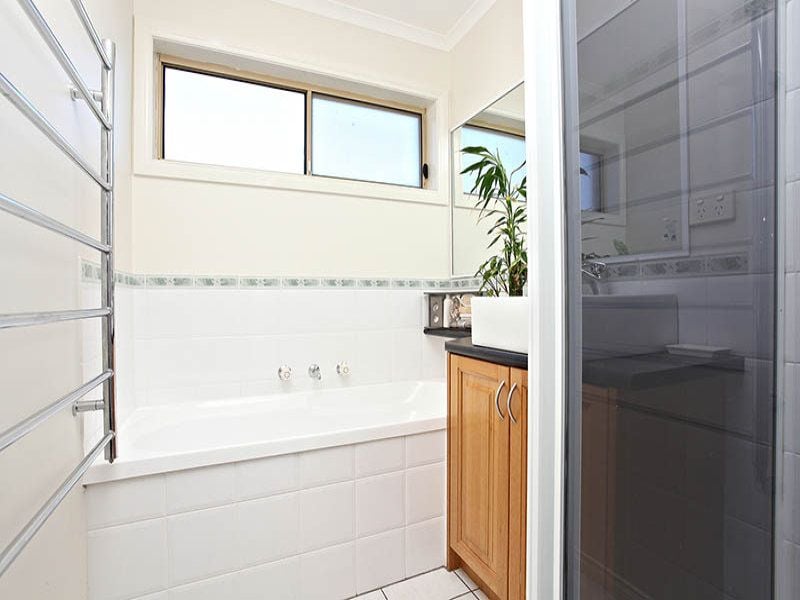 19 Tiffany Grove SOUTH MORANG, South Morang - Thumbnail 7