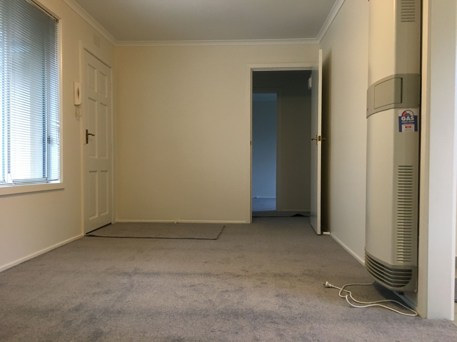 LIGHT, BRIGHT AND PERFECTLY LOCATED