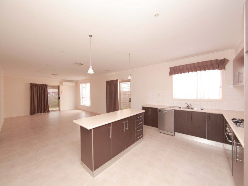 14 Kinkora Crescent SOUTH MORANG, South Morang - Thumbnail 4