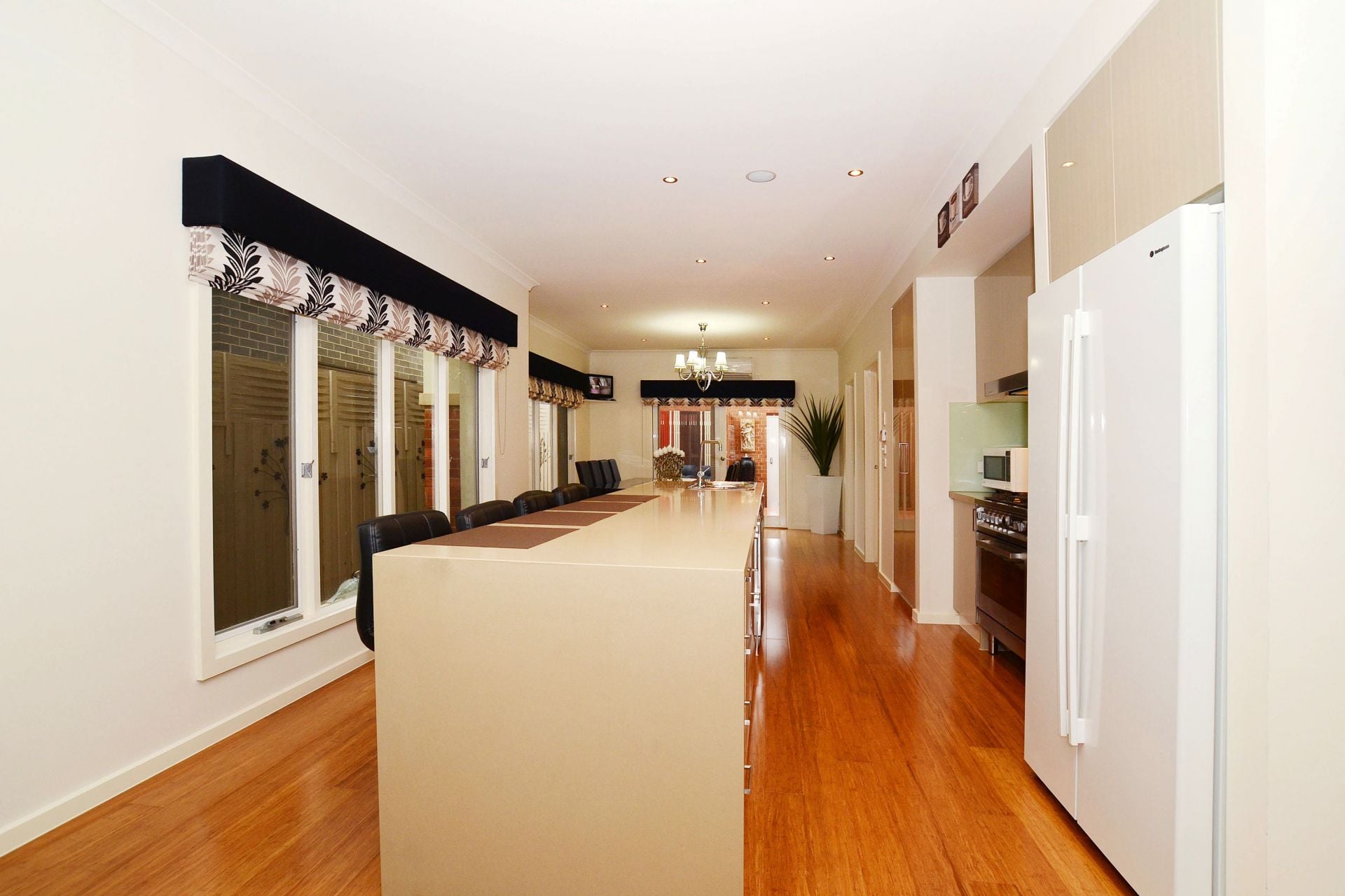 REFINED TOWN RESIDENCE