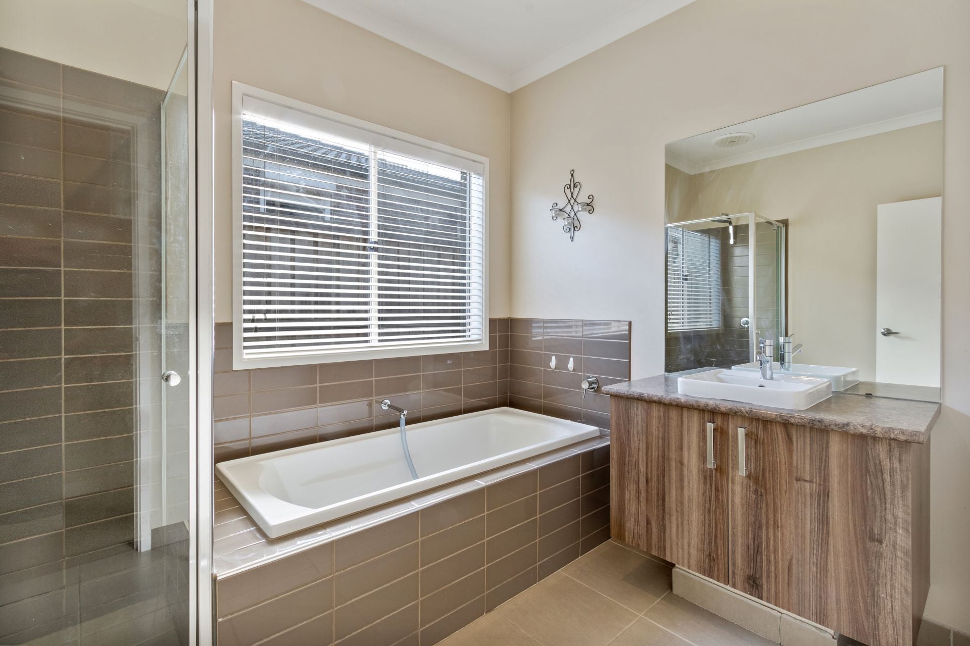 CONVENIENT & MODERN STYLE LIVING