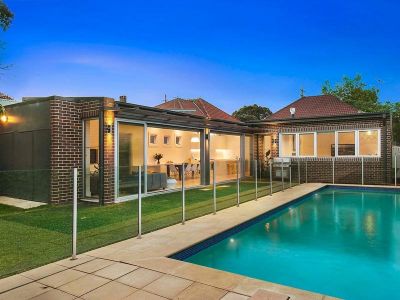 Entertainers' oasis offering indoor/outdoor living