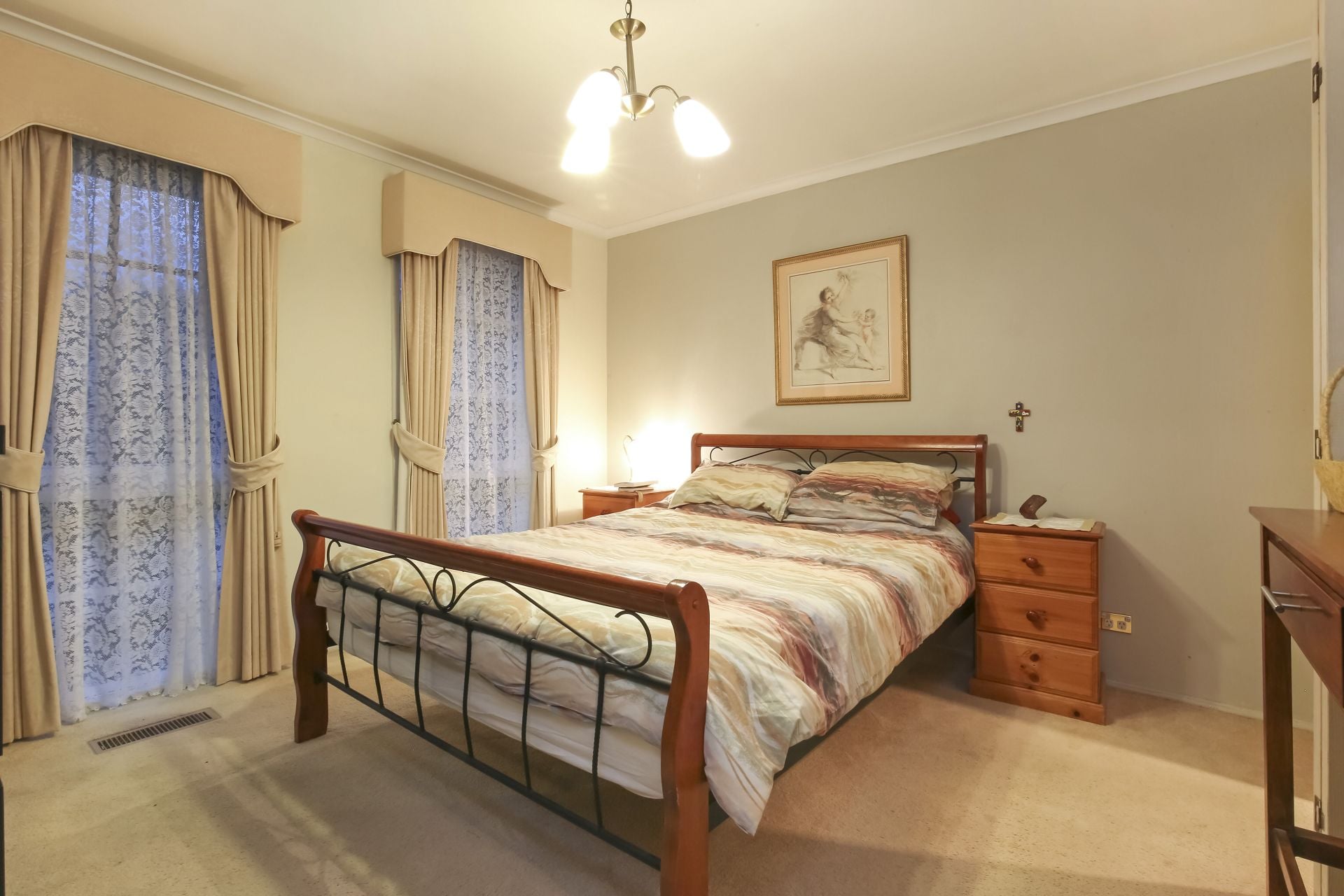 4 Car Garage On 624sqm - Seize This Significant Opportunity!