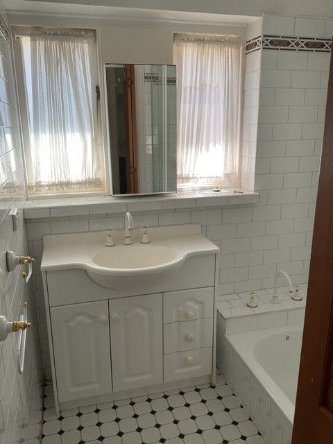 **Lovely home close to Eaglemont village**