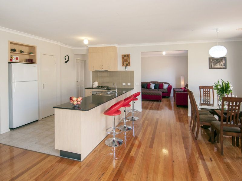 17 Songbird Crescent, SOUTH MORANG, South Morang - Thumbnail 4