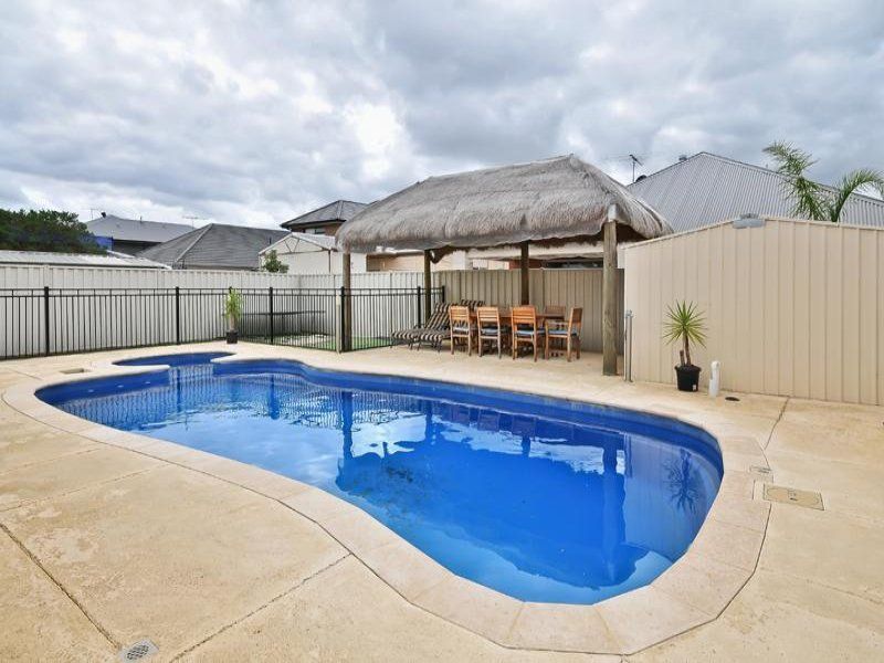 32 The Parkway, Caroline Springs - Thumbnail 4