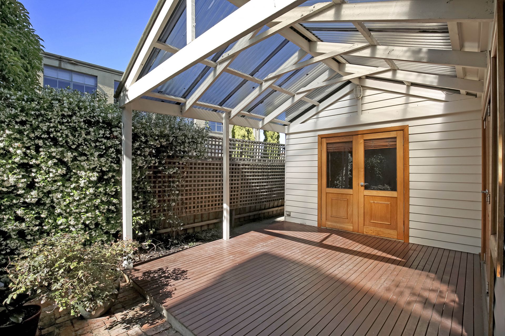 Exquisite 2 Bedroom Home in Superb Location