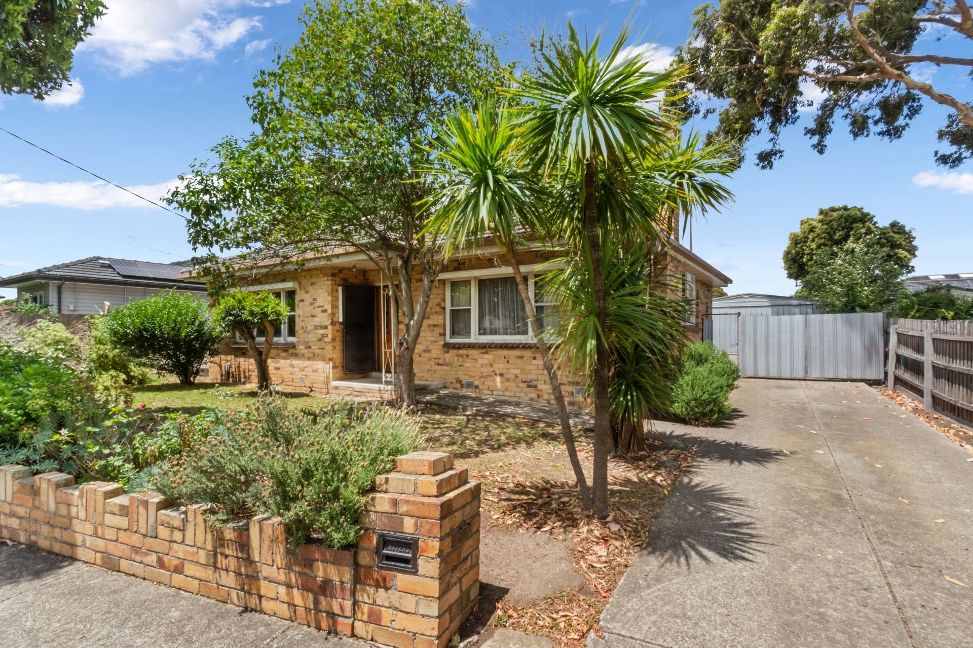 SPACIOUS 3-Bedroom House with Massive Beautiful Backyard