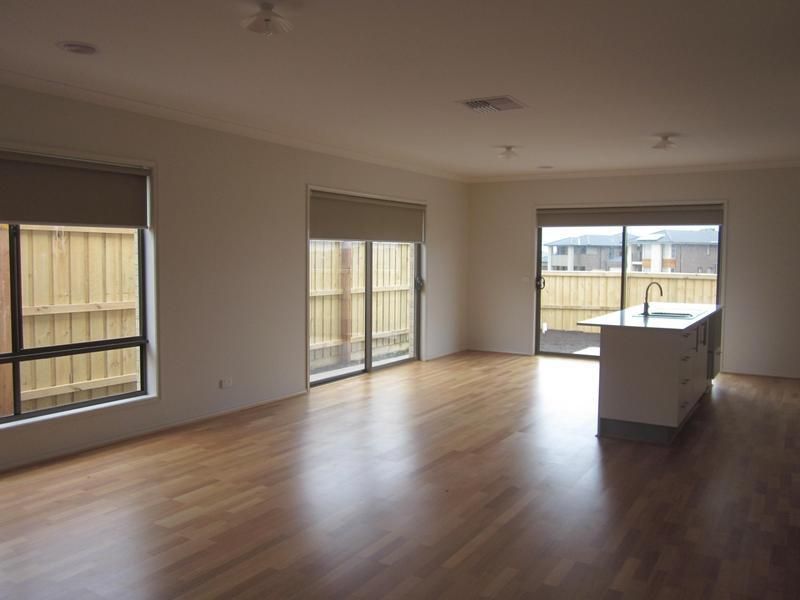 STYLISH HOME, SUPERB LOCATION!