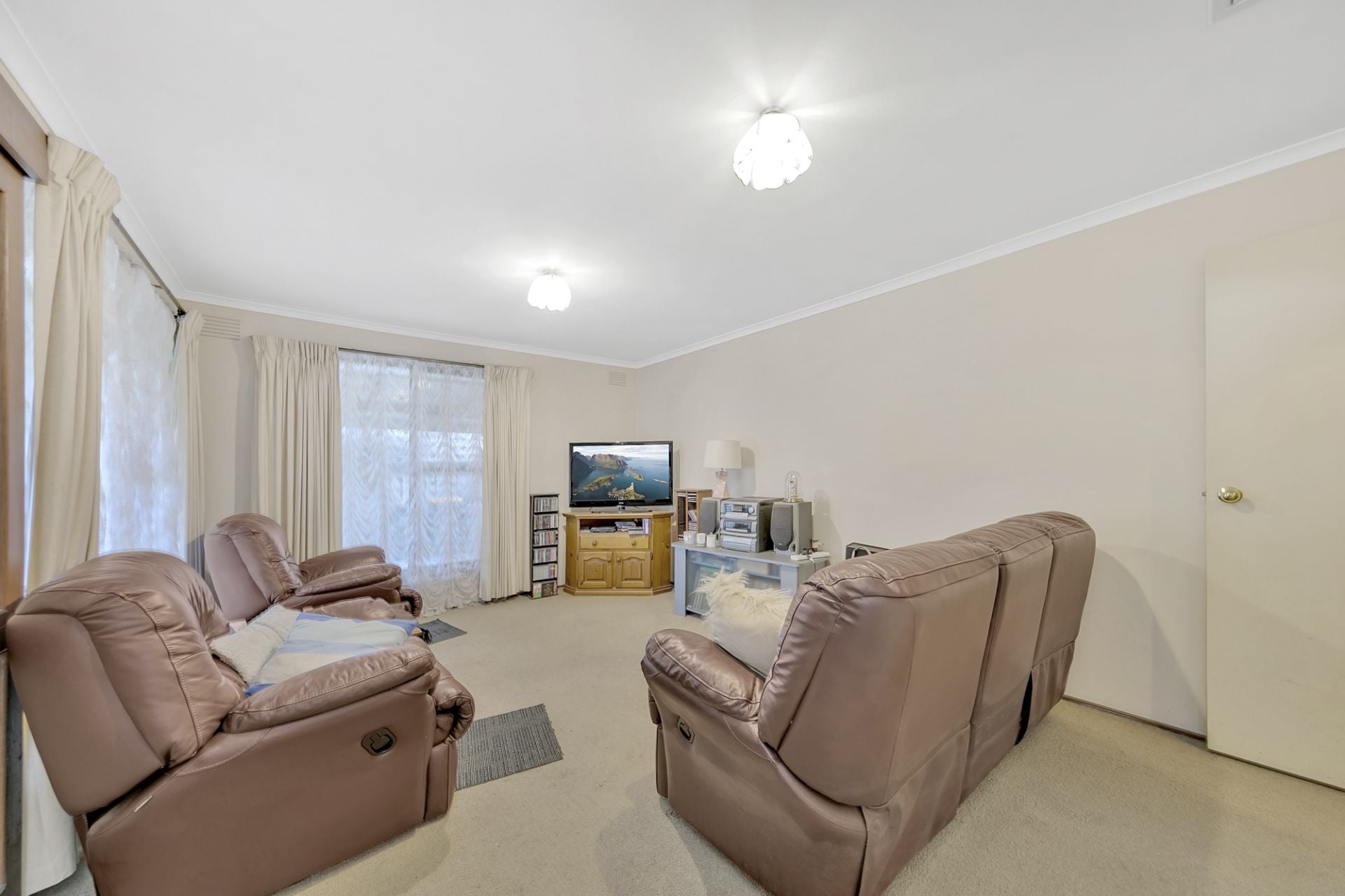 Calling all 1st Home-Buyers / Investors / Tradies / Car Enthusiasts