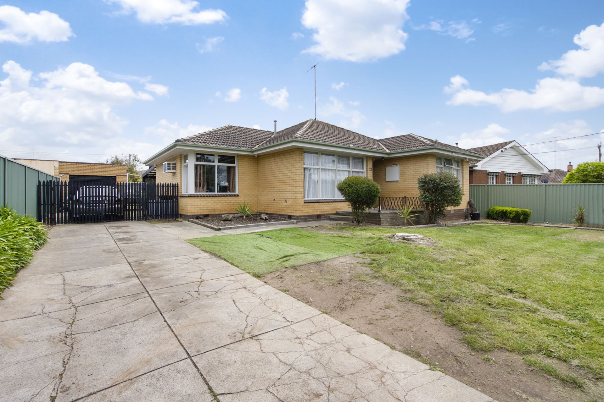 19 Oxford Street, Wendouree, Wendouree - Thumbnail 2