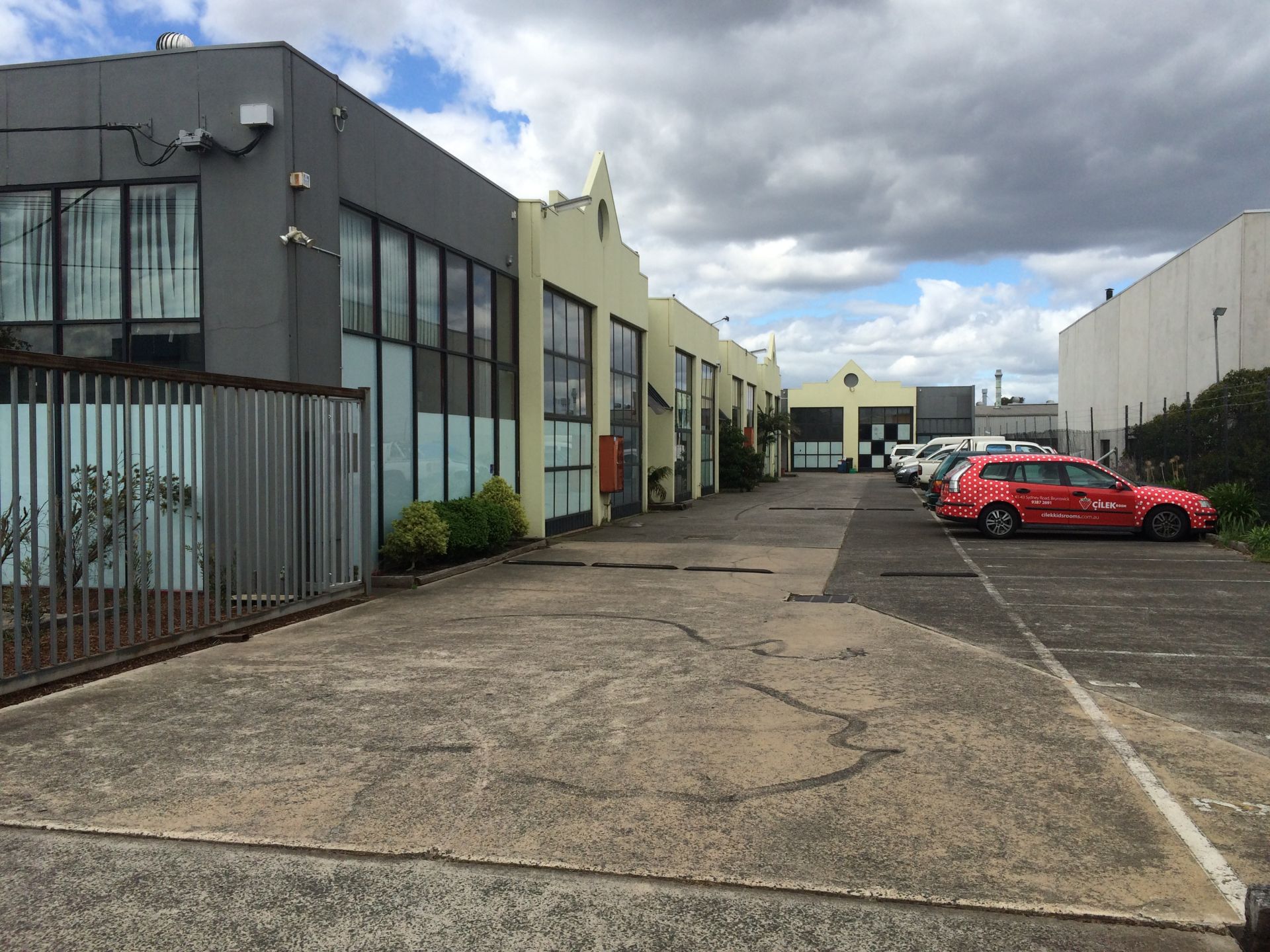 FACTORY/WAREHOUSE WITH OFFICES!