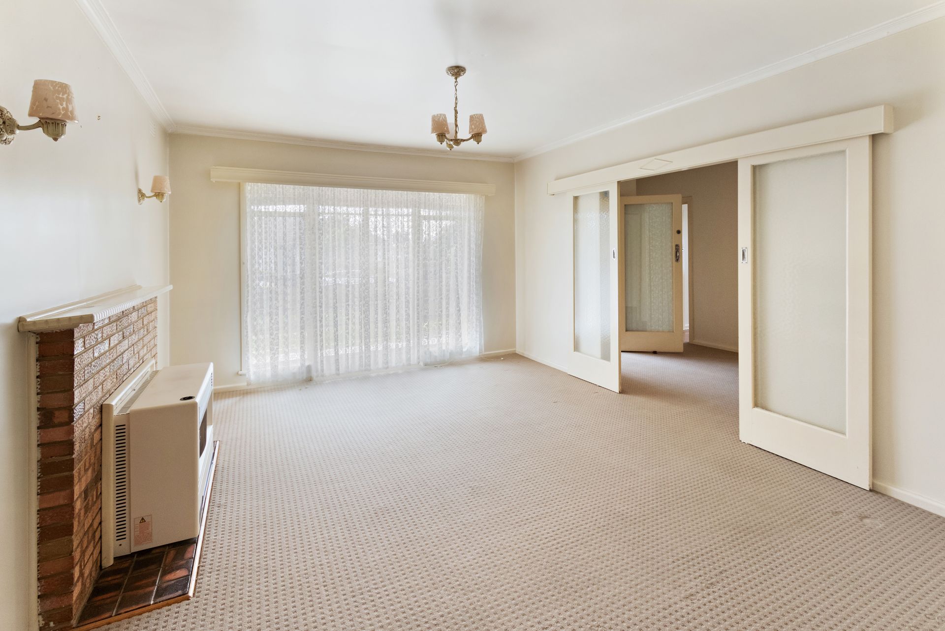 DO NOT MISS OUT THIS ON THIS SPACIOUS FAMILY HOME