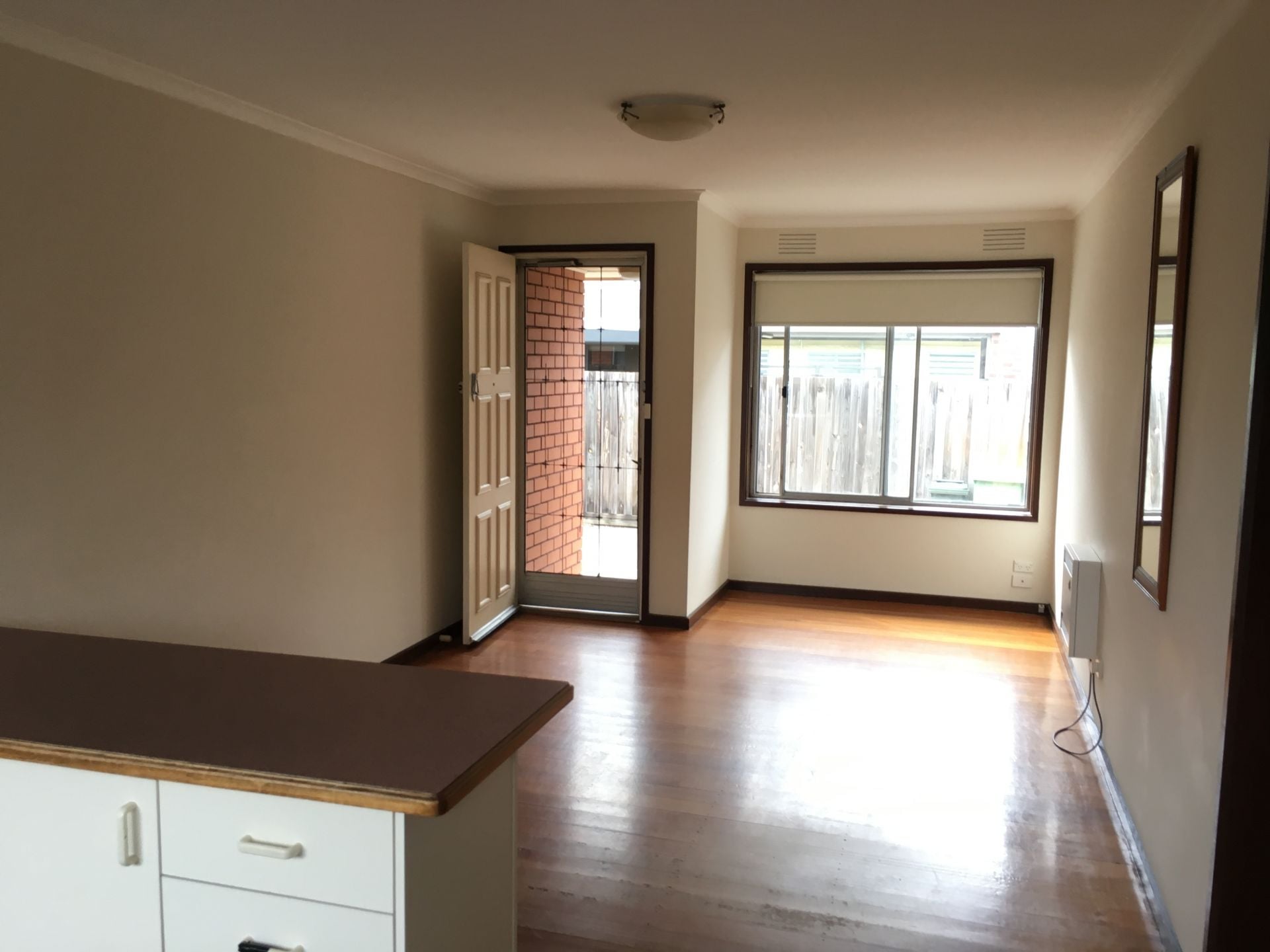 JUST A SHORT WALK FROM LA TROBE UNIVERSITY!